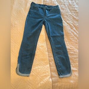 NYDJ capri medium wash with light wash ankle detail sz.8